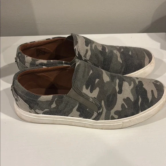 Steve Madden Gray Camouflage Slip-On Shoes - Picture 4 of 4